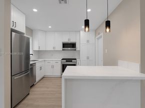 6844 SW 12th St, Pembroke Pines FL 33023