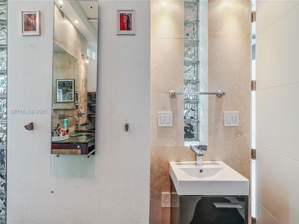 3180 SW 22nd Ter PH201, Miami FL 33145