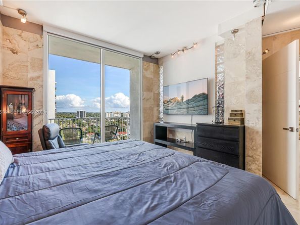 3180 SW 22nd Ter PH201, Miami FL 33145