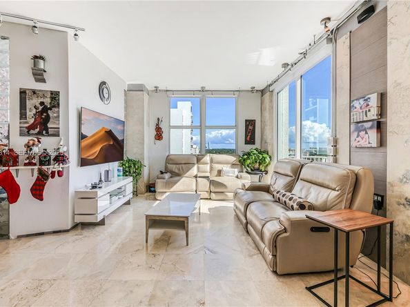 3180 SW 22nd Ter PH201, Miami FL 33145