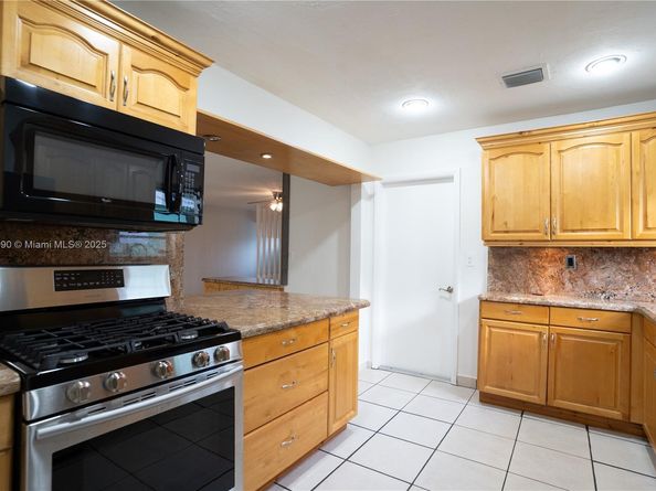 9351 SW 53rd St, Miami FL 33165