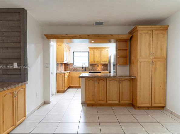9351 SW 53rd St, Miami FL 33165