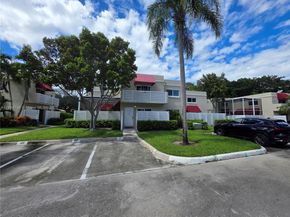 563 NW 98th Ave, Plantation FL 33324