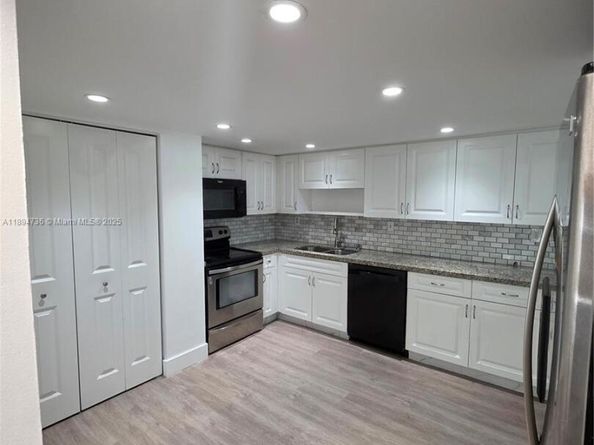 563 NW 98th Ave, Plantation FL 33324
