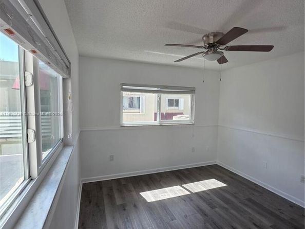 563 NW 98th Ave, Plantation FL 33324