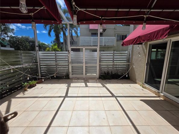 563 NW 98th Ave, Plantation FL 33324
