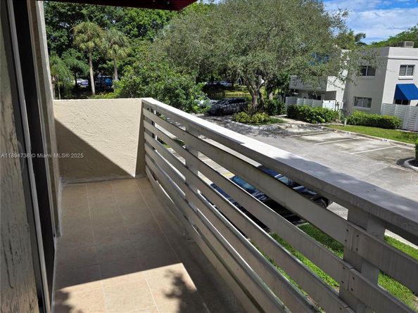 563 NW 98th Ave, Plantation FL 33324
