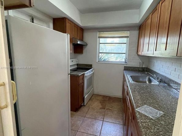 7841 Dunham Blvd 6, Miami FL 33138