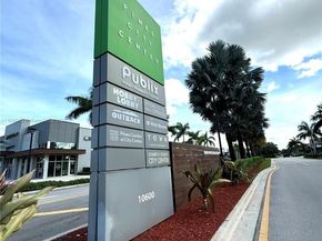 10607 SW 6th St 1006, Pembroke Pines FL 33025