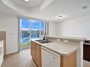 10607 SW 6th St 1006, Pembroke Pines FL 33025
