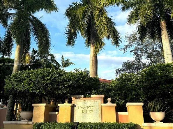 10607 SW 6th St 1006, Pembroke Pines FL 33025