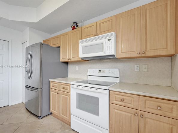 10607 SW 6th St 1006, Pembroke Pines FL 33025