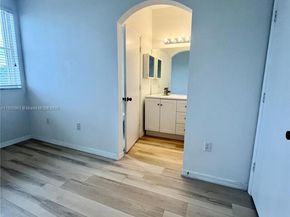 10607 SW 6th St 1006, Pembroke Pines FL 33025