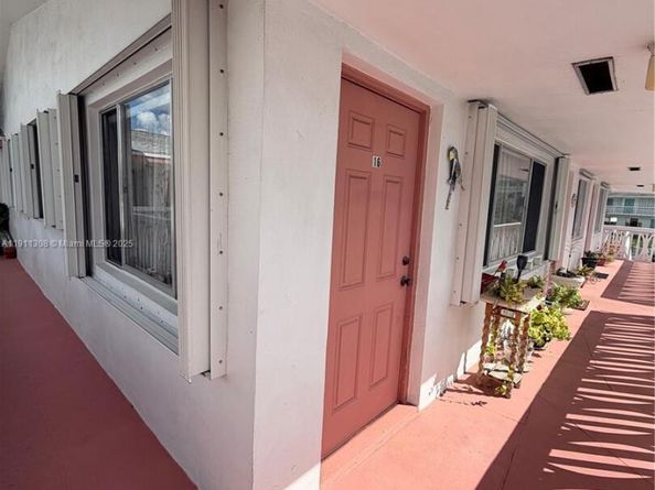 2286 lake Osborne dr 16, Lake Worth FL 33461