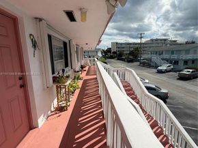 2286 lake Osborne dr 16, Lake Worth FL 33461