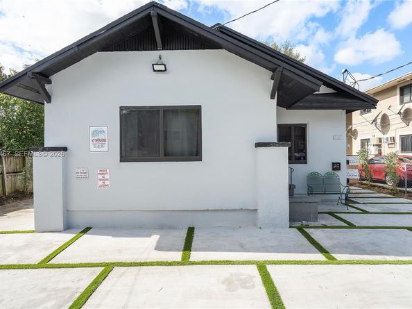 418 NW 9th Ave, Miami FL 33128