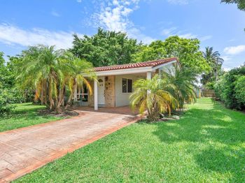220 NW 35th Ct