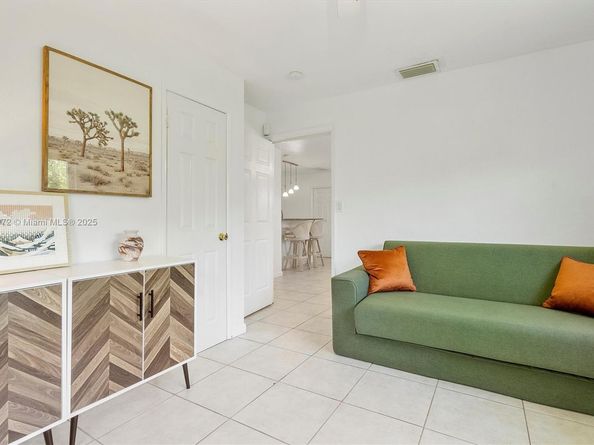 220 NW 35th Ct, Oakland Park FL 33309