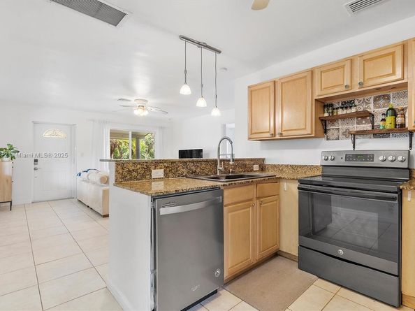 220 NW 35th Ct, Oakland Park FL 33309