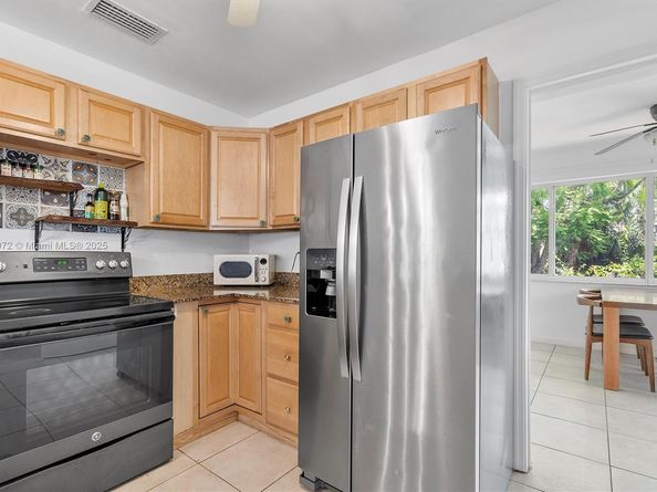 220 NW 35th Ct, Oakland Park FL 33309