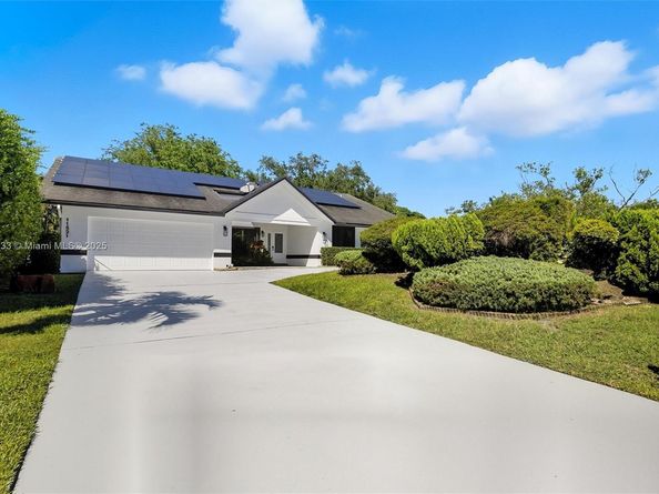 11521 NW 23rd St, Plantation FL 33323