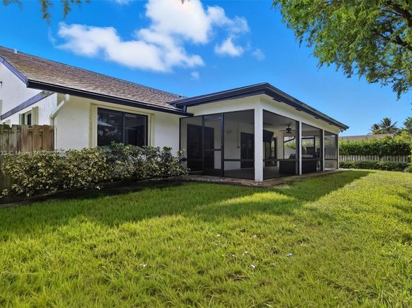 11521 NW 23rd St, Plantation FL 33323