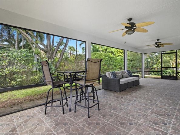 11521 NW 23rd St, Plantation FL 33323