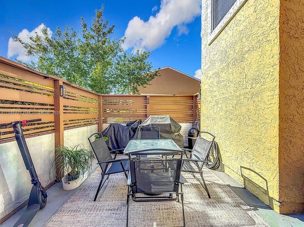 8117 NW 71st Ct, Tamarac FL 33321