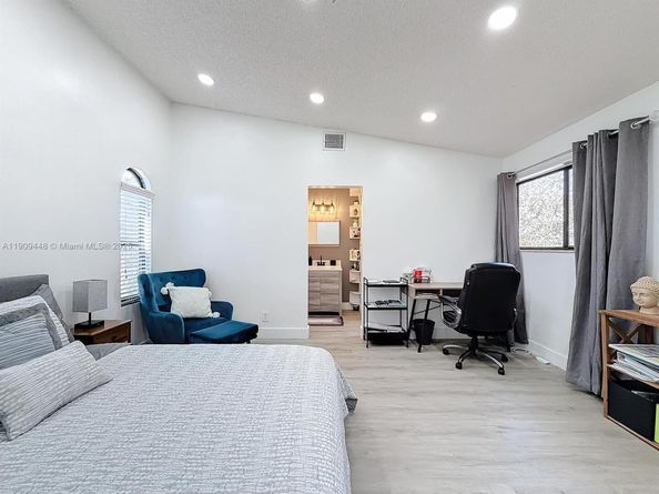 8117 NW 71st Ct, Tamarac FL 33321