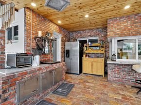 19901 NE 21st Ave, Miami FL 33179