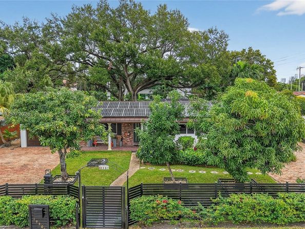 19901 NE 21st Ave, Miami FL 33179