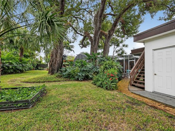 19901 NE 21st Ave, Miami FL 33179