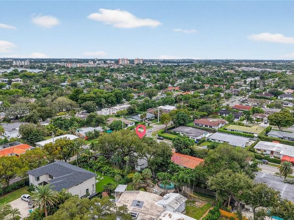 19901 NE 21st Ave, Miami FL 33179