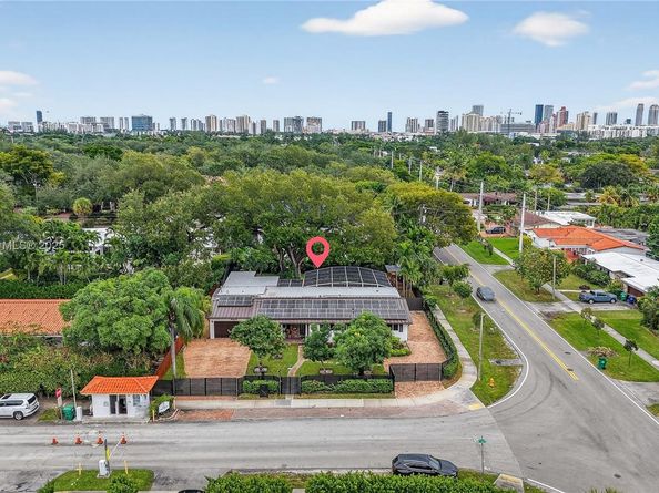 19901 NE 21st Ave, Miami FL 33179