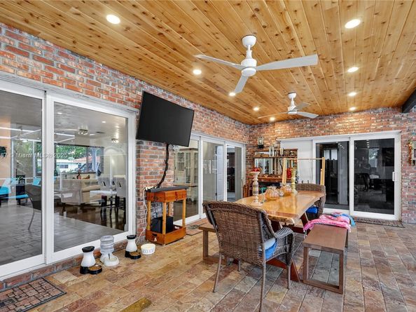 19901 NE 21st Ave, Miami FL 33179