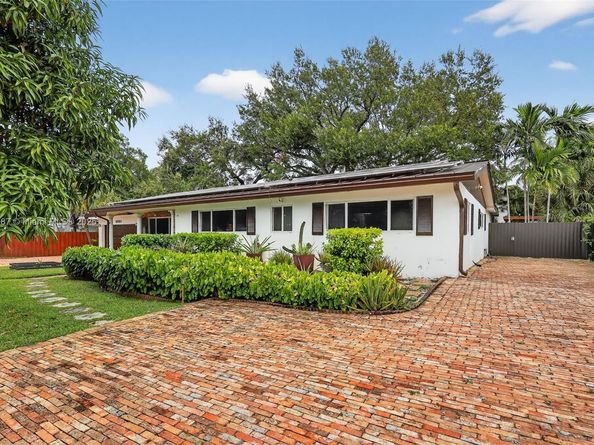19901 NE 21st Ave, Miami FL 33179