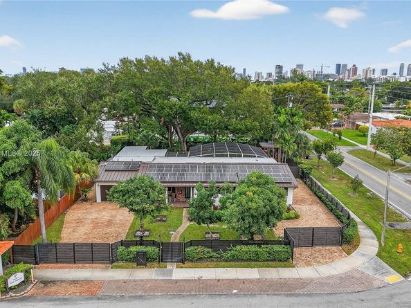 19901 NE 21st Ave, Miami FL 33179