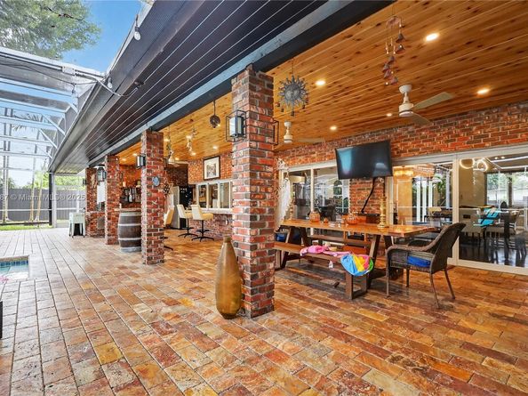 19901 NE 21st Ave, Miami FL 33179