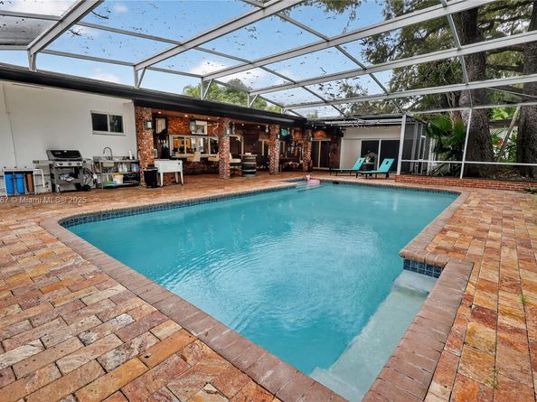 19901 NE 21st Ave, Miami FL 33179