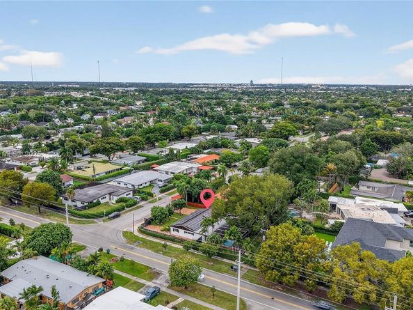 19901 NE 21st Ave, Miami FL 33179