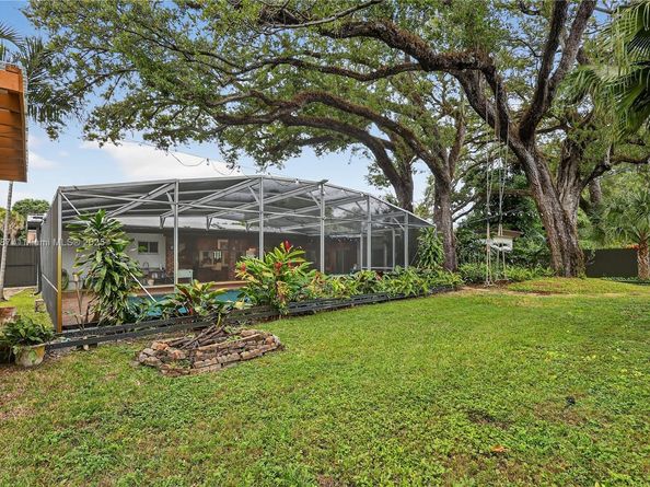 19901 NE 21st Ave, Miami FL 33179