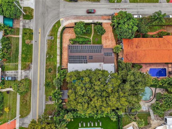 19901 NE 21st Ave, Miami FL 33179