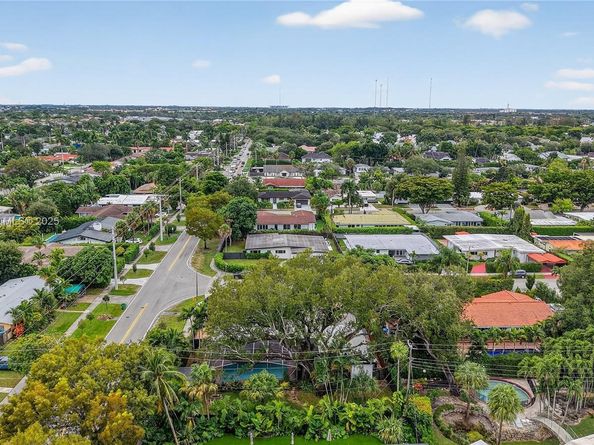 19901 NE 21st Ave, Miami FL 33179