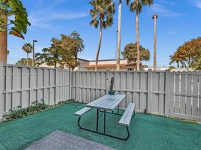 23 SE 3rd Ave, Hallandale Beach FL 33009