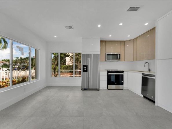 521 NW 33rd Ave, Miami FL 33125