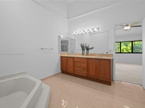 594 NE 199th Ter 4Y, Miami FL 33179