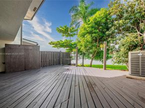 594 NE 199th Ter 4Y, Miami FL 33179