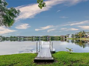 594 NE 199th Ter 4Y, Miami FL 33179