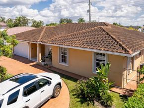 419 SW 136th Pl, Miami FL 33184