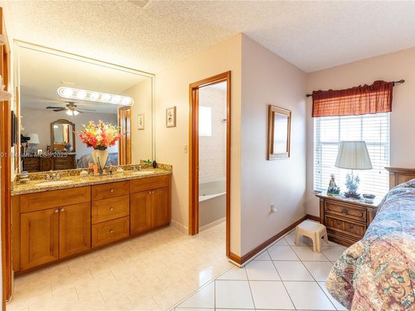 419 SW 136th Pl, Miami FL 33184